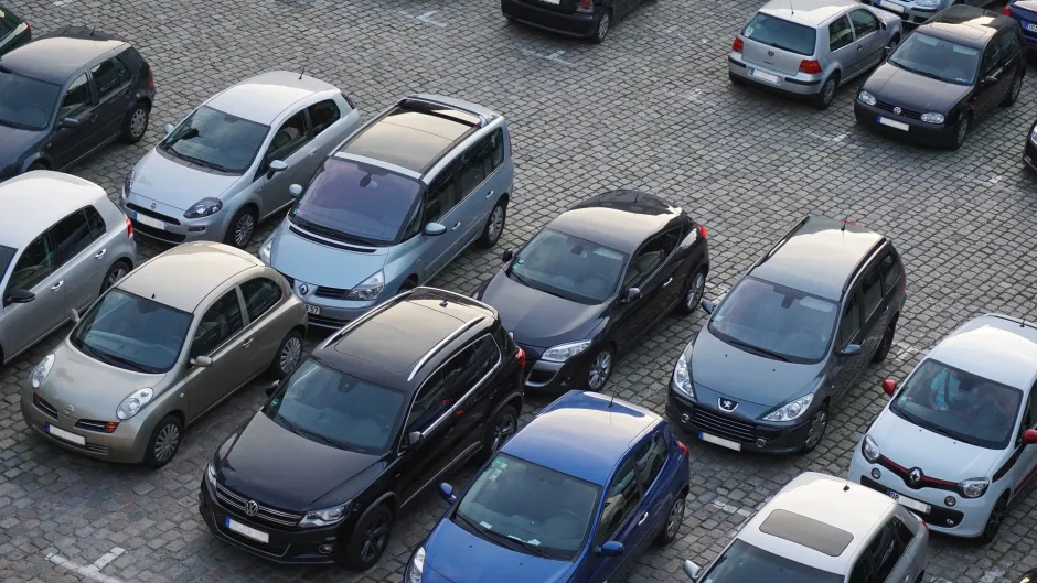 Rubrik_Verkehr_Pkw-Parkplatz_c.Pixabay_parking-825371_1920
